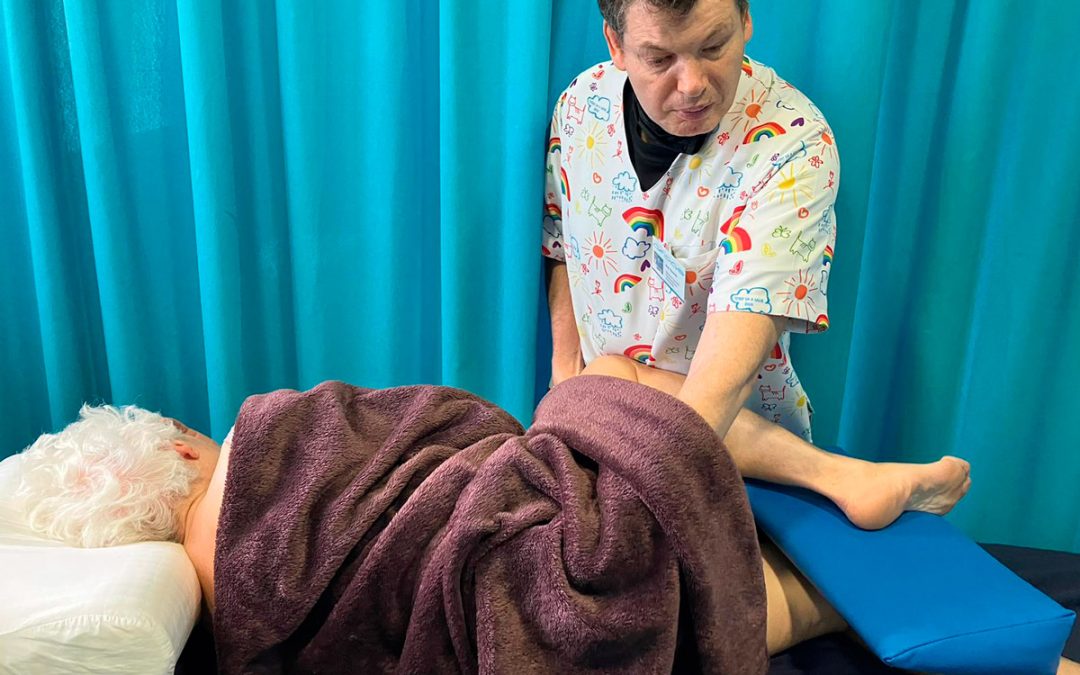 Beneficios de la osteopatía y la fisioterapia para el dolor crónico