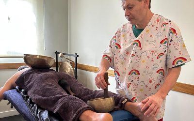 Baños de gong y fisioterapia: cómo potenciar los resultados de la terapia manual